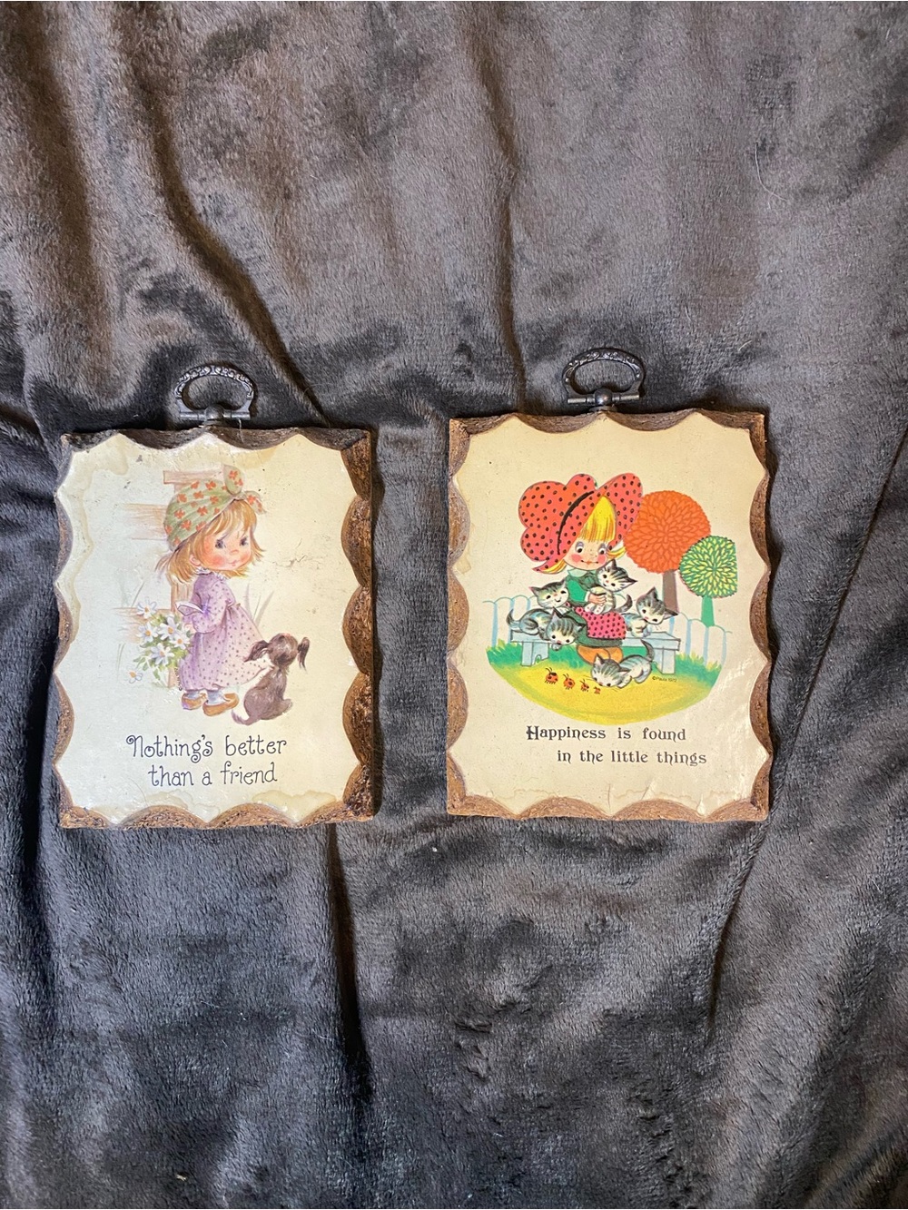 1978 Vintage Style Wall Plaque Set in Cream and Brown